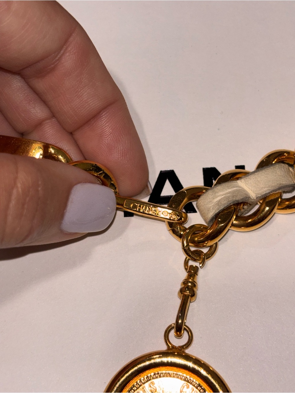 Authentic CHANEL vintage beige leather chain medallion belt 75cm - Picture 9 of 12